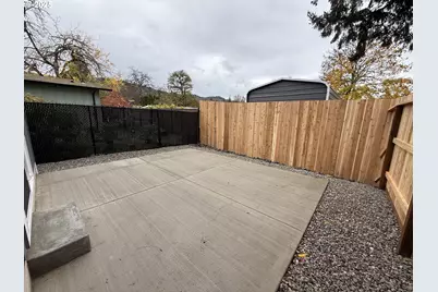 442 W Harrison St, Roseburg, OR 97471 - Photo 21