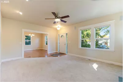 8026 SW Pine St, Portland, OR 97223 - Photo 9