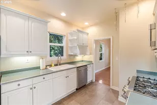 8026 SW Pine St, Portland, OR 97223 - Photo 13