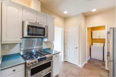 8026 SW Pine St, Portland, OR 97223 - Photo 15