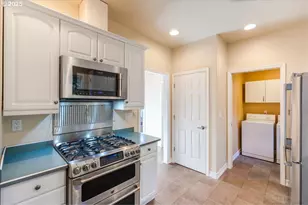 8026 SW Pine St, Portland, OR 97223 - Photo 15