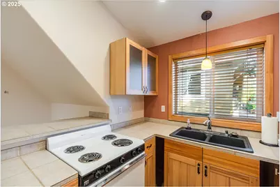8026 SW Pine St, Portland, OR 97223 - Photo 31