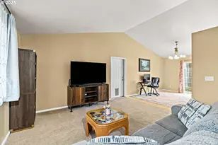 2966 NE Douglas Ave, Roseburg, OR 97470 - Photo 7