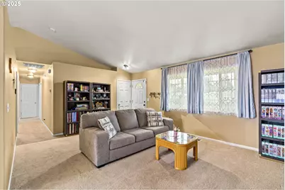 2966 NE Douglas Ave, Roseburg, OR 97470 - Photo 7