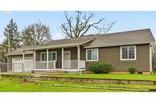 2966 NE Douglas Ave, Roseburg, OR 97470 - Photo 1