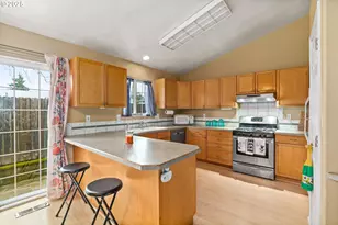 2966 NE Douglas Ave, Roseburg, OR 97470 - Photo 11