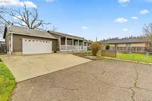 2966 NE Douglas Ave, Roseburg, OR 97470 - Photo 1