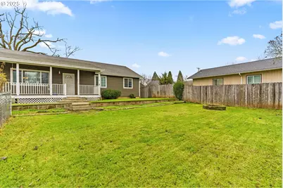 2966 NE Douglas Ave, Roseburg, OR 97470 - Photo 5