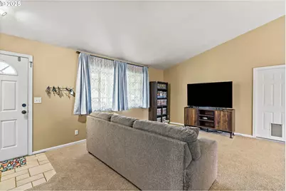 2966 NE Douglas Ave, Roseburg, OR 97470 - Photo 5