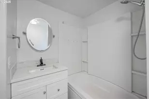 3289 Ash St, Hubbard, OR 97032 - Photo 9