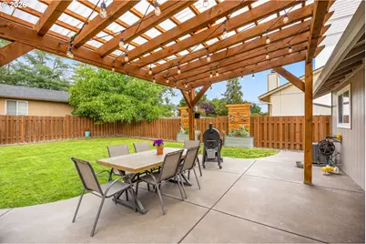 605 E Foothills Dr, Newberg, OR 97132 - Photo 23
