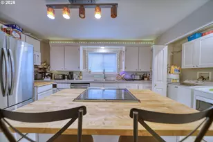 385 N 6th St, Saint Helens, OR 97051 - Photo 11