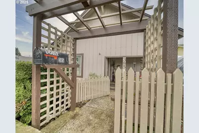 385 N 6th St, Saint Helens, OR 97051 - Photo 3