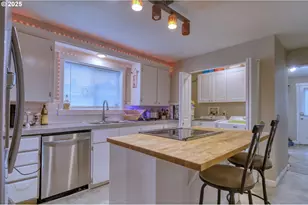 385 N 6th St, Saint Helens, OR 97051 - Photo 9