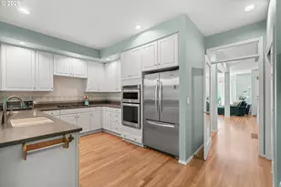 1239 SW Gaines St, Portland, OR 97239 - Photo 11