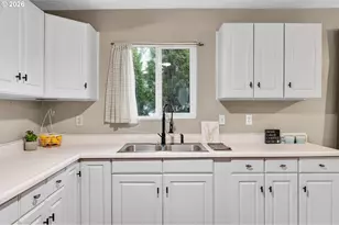 1207 E 11th St, Newberg, OR 97132 - Photo 11