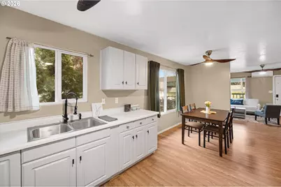 1207 E 11th St, Newberg, OR 97132 - Photo 9