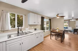 1207 E 11th St, Newberg, OR 97132 - Photo 9