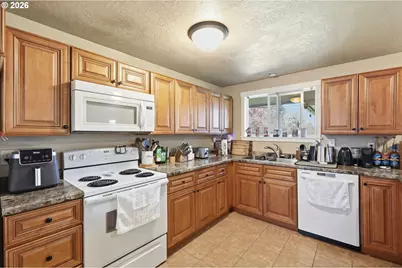 76 Woodlane Dr, Springfield, OR 97477 - Photo 15