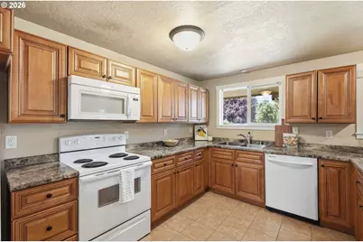 76 Woodlane Dr, Springfield, OR 97477 - Photo 11