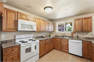 76 Woodlane Dr, Springfield, OR 97477 - Photo 11