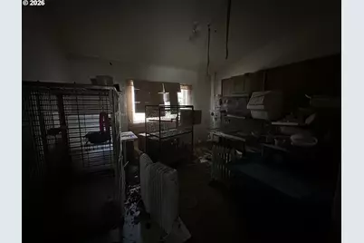 5748 NE Ainsworth St, Portland, OR 97218 - Photo 29