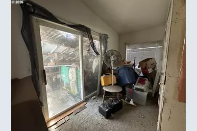 5748 NE Ainsworth St, Portland, OR 97218 - Photo 37