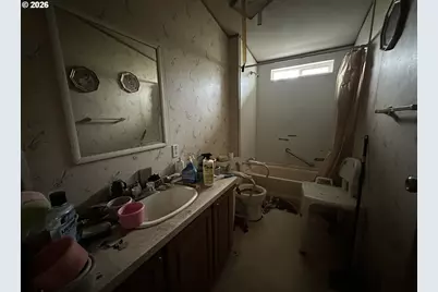 5748 NE Ainsworth St, Portland, OR 97218 - Photo 25