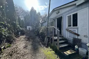 5748 NE Ainsworth St, Portland, OR 97218 - Photo 3