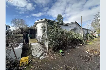5748 NE Ainsworth St, Portland, OR 97218 - Photo 39