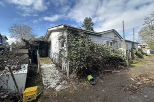 5748 NE Ainsworth St, Portland, OR 97218 - Photo 39