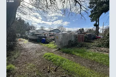 5748 NE Ainsworth St, Portland, OR 97218 - Photo 43