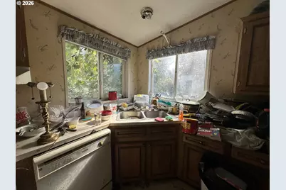 5748 NE Ainsworth St, Portland, OR 97218 - Photo 11