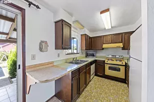 105 SE Berry St, Lebanon, OR 97355 - Photo 9