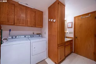 173 Park St, Glide, OR 97443 - Photo 15