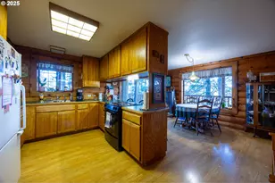 173 Park St, Glide, OR 97443 - Photo 9