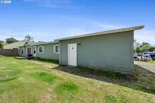 1041 NE 14th Ave, Rockaway Beach, OR 97136 - Photo 29