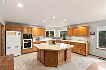 2060 Timberline Dr, Coos Bay, OR 97420 - Photo 5
