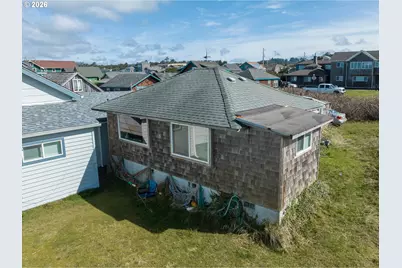 35 NW Dolphin St, Newport, OR 97365 - Photo 1
