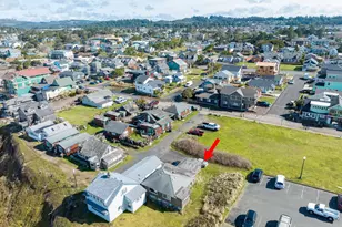 35 NW Dolphin St, Newport, OR 97365 - Photo 17
