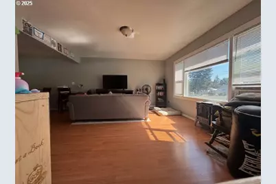 911 Division Ave, La Grande, OR 97850 - Photo 15