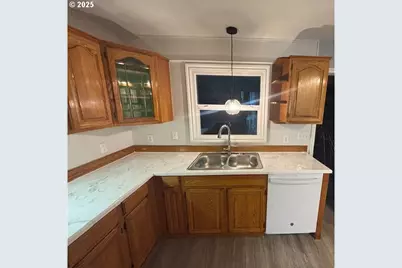 911 Division Ave, La Grande, OR 97850 - Photo 5