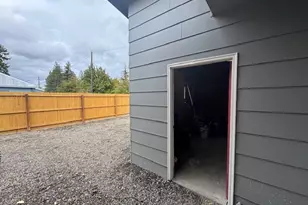 911 Division Ave, La Grande, OR 97850 - Photo 39