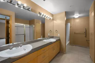 820 NW 12th Ave, Portland, OR 97209 - Photo 21