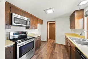371 Hawthorne St, Sutherlin, OR 97479 - Photo 11