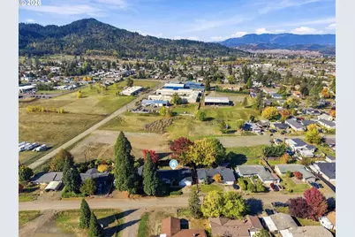 371 Hawthorne St, Sutherlin, OR 97479 - Photo 37