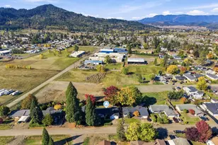 371 Hawthorne St, Sutherlin, OR 97479 - Photo 37