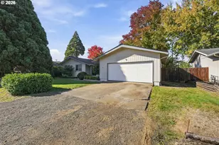 371 Hawthorne St, Sutherlin, OR 97479 - Photo 3