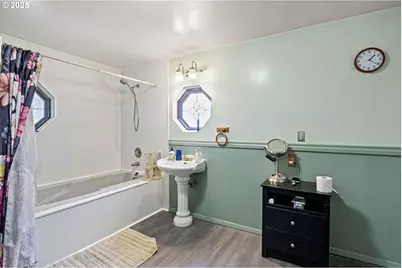 500 E B Ave, Drain, OR 97435 - Photo 27