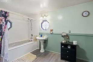 500 E B Ave, Drain, OR 97435 - Photo 27